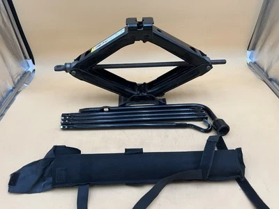 Dodge Ram 1500 2006-2018 gato y kit de herramientas conjunto OEM. Foto 1 de 4