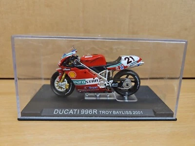 Ixo/Altaya escala 1/24 9522 - Motocicleta Ducati 996R Troy Bayliss 2001 Foto 1 de 2