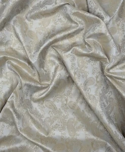 1 mtr zweifarbiger elfenbein/goldfarbener Paisley-Jacquardstoff mit Selbstdruck. 58 "breit (147 cm) - Bild 1 von 4