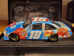 2008 Kyle Busch #18 AUTOGRAPHED M&M's/Summer Fun  1/24  ELITE COT Camry - DIN#11 - Picture 1 of 5