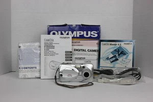 Olympus Camedia D-580 Zoom Digital Camera Tested Silver Box Manuals And Cable - Foto 1 di 24