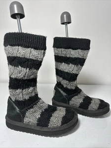 BOTAS CLÁSICAS DE PUNTO A RAYAS UGG AUSTRALIA Niños Negro Gris Talla 10 - Imagen 1 de 8