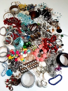 Jewelry Lot 6lbs Wearable 100+ Pieces Costume Fashion Mixed Craft Wear Resell - Picture 1 of 20