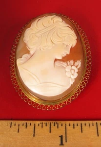 VINTAGE DESIGNER SIGNED WRE GOLD FILLED SHELL CARVED CAMEO BROOCH PIN !! - Picture 1 of 1