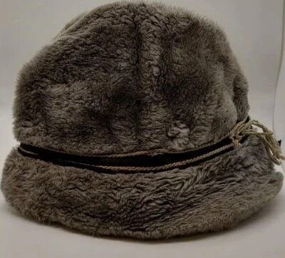 Sombrero de piel de colección años 60 estilo eslavo ruso a medida gris/negro piel interior borgoña  Foto 1 de 4
