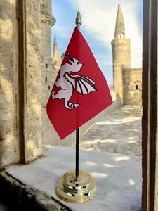 ENGLISH WHITE DRAGON England TABLE FLAG 15cm x 10cm WITH FLAT BASE 25cm tall - Picture 1 of 1