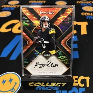 Kenny Pickett Auto Mania Autografo Rookie Triangolo Rosso Pulsar #D 5/10 - Foto 1 di 4