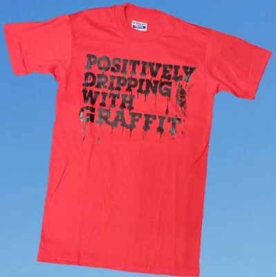 Camiseta Hanes vintage de los años 80 goteando positivamente con graffiti puntada única pequeña Foto 1 de 4