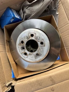 BMW F10 F11 Rear Brembo Discs & Pads – Under 10k Miles – Excellent Condition - Picture 1 of 4