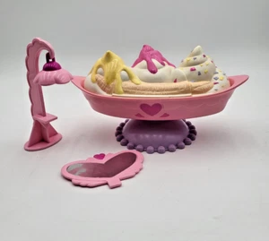 Tonka Cupcake Doll Banana Split Bedroom. Bed dresser mirror lamp 1990 VGUC - Picture 1 of 9