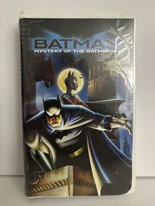 Batman Mystery of the Batwoman VHS Clamshell SEALED Animated Dark Knight PG 2003 - Foto 1 di 6