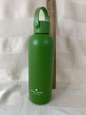 Botella de agua Kate Spade verde aislada de acero inoxidable de 16 oz Foto 1 de 4