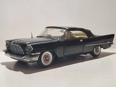 Franklin Mint 1957 Chrysler 300C Convertible 1:24 Scale Diecast Model Car Black - Image 1 of 4