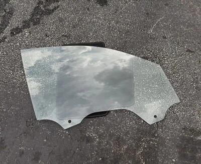 ОРИГИНАЛЬНОЕ СТЕКЛО ОКНА ПЕРЕДНЕЙ ПРАВОЙ ПАССАЖИРСКОЙ ДВЕРИ VOLKSWAGEN TIGUAN 2018–2023 гг. - Изображение 1 из 4