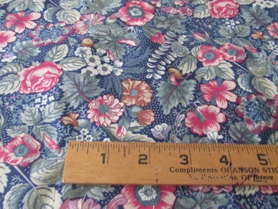 Almohada acolchada de 4 yardas x 44" de ancho tela Concord House azul floral Foto 1 de 4