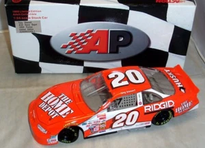 1:24 ACTION PERFORMANCE 1999 #20 HOME DEPOT PONTIAC ROOKIE TONY STEWART MIB - Imagen 1 de 5