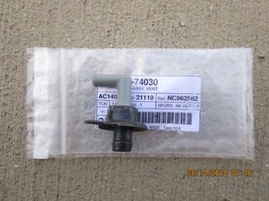 97 - 01 TOYOTA CAMRY 2.2L 4 cilindros VÁLVULA DE VENTILACIÓN PCV SUBCONJUNTO TOTALMENTE NUEVO - Imagen 1 de 2