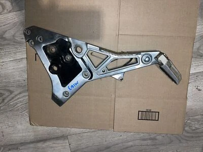 Soporte de montaje de reposapiés lateral derecho Yamaha FJ1200 Foto 1 de 3