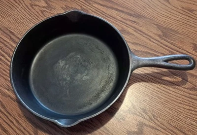 SARTÉN DE HIERRO FUNDIDO VINTAGE #5 LODGE SIN MARCA 3 MUESCAS EN EL ANILLO TÉRMICO Foto 1 de 4