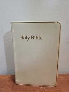 Holy Bible Self-Pronouncing Old And New National Bible Press 4x6 - Picture 1 of 11