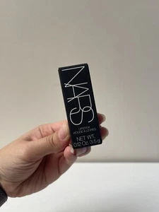 Nars - Rossetto Marocco NUOVO DI ZECCA Taylor Swift nuovo con scatola in mano spedizione immediata - Foto 1 di 11