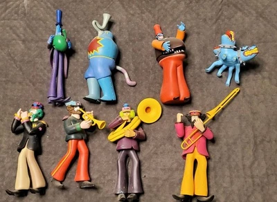 Lote de figuras BEATLES 2000 Yellow Submarine Sgt Peppers Lonely Hearts Club Band Foto 1 de 4