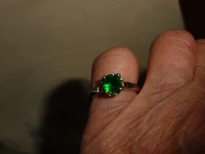 GOLD TONE w GREEN COLOR  CENTER  STONE  SZ 6  RING #11/22 XX - Picture 1 of 7