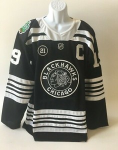 jonathan toews black jersey