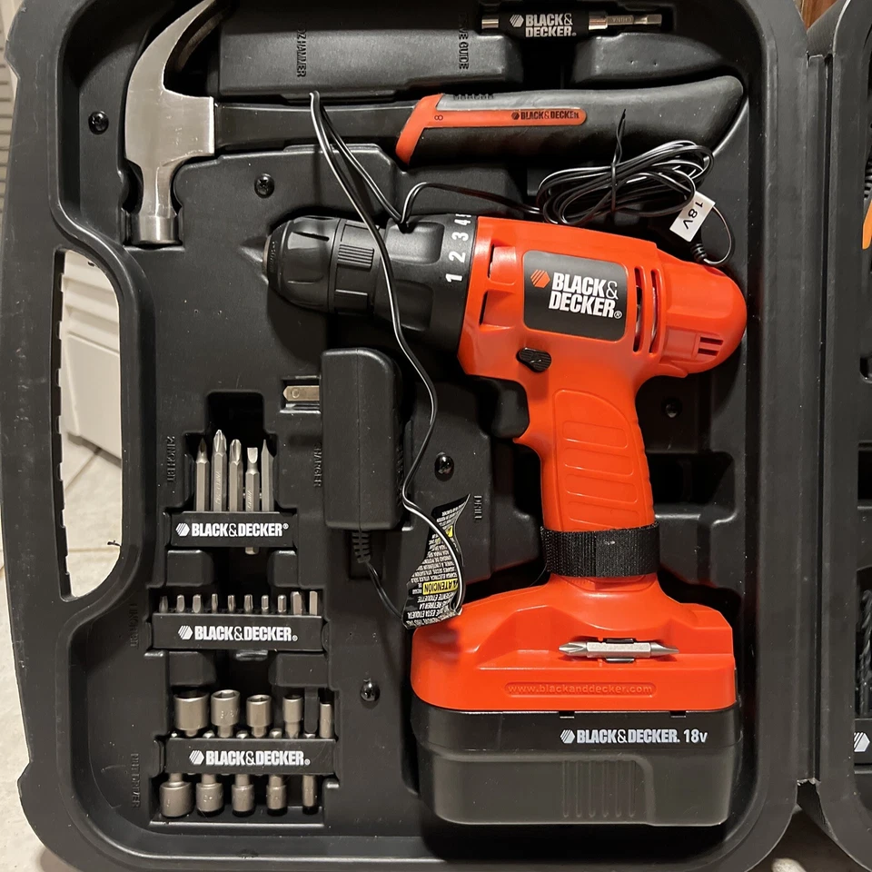 Juego de taladros y herramientas Black and Decker 18V Foto 1 de 4