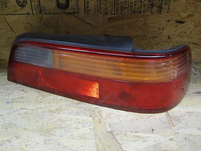 ACURA INTEGRA 4 PUERTAS SEDÁN 92 93 1992 1993 LUZ TRASERA PASAJERO DERECHO OEM Foto 1 de 2