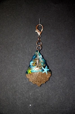 Llavero pequeño con dije de estrella de mar en forma de lágrima personalizado de resina hecho a mano Foto 1 de 2