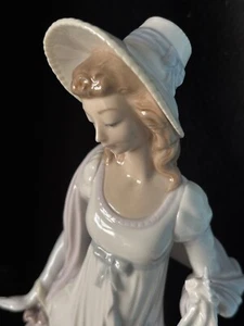 Lladro Figurine #4934 "Dainty Lady" 13.75"H Vintage 1974-89 Original Box. - Picture 1 of 7
