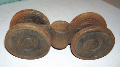 Piezas de ruedas de rodillos de polea de carro de heno de granero vintage Richards-Wilcox, Aurora IL Foto 1 de 4