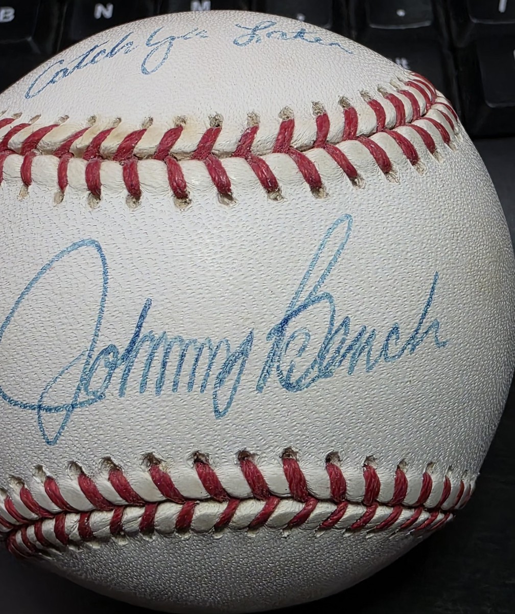 Johnny Bench Cincinnati Reds Original Autographed Baseball Johnny Bench Cincinnati Reds Original Autographed Baseball