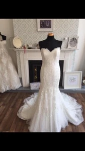 Wedding Dress - Picture 1 of 4