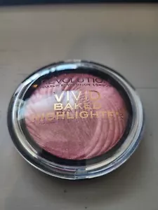 New Makeup Revolution Vivid Baked Highlighter Shade Rose Gold Lights - Picture 1 of 2