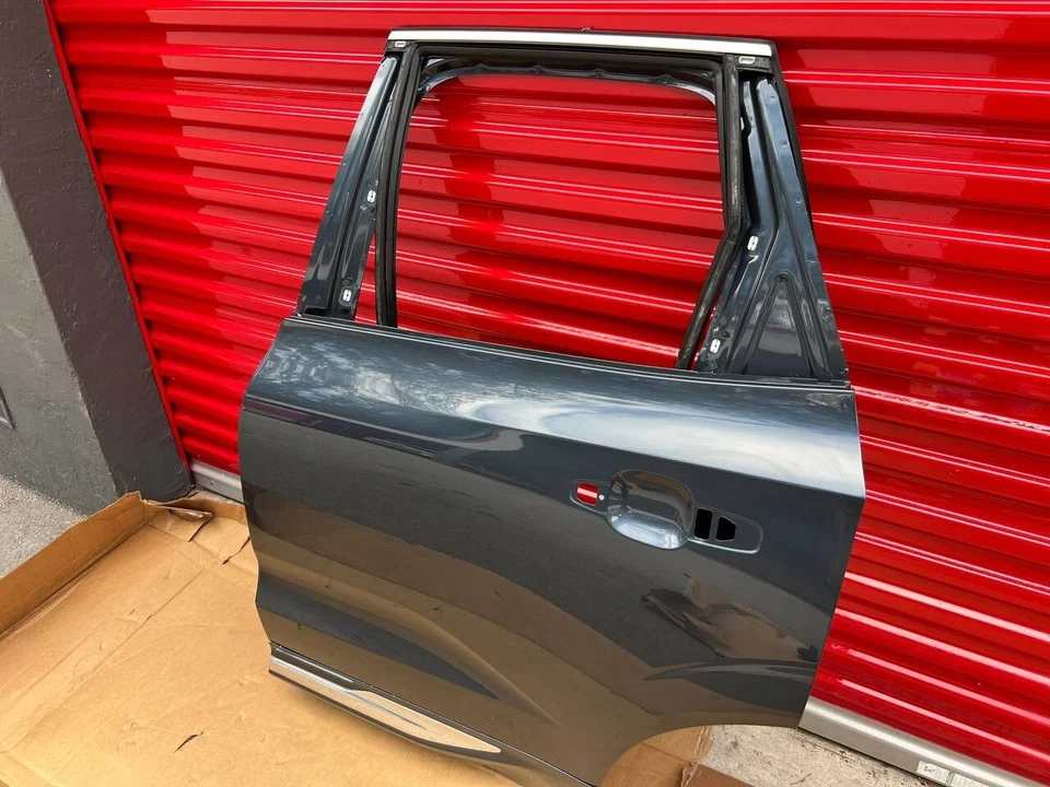 Volvo XC60 OEM Rear Left Driver Side Door Assembly (No Glass) Foto 1 de 4