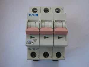 INTERRUPTOR CIRCUITO TRIPLE POLO EATON/MOELLER XPOLE C2 2 AMP (PLSM-C2/3). - Imagen 1 de 1