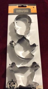 BNIP New Set of 3 Halloween Metal Cookie Cutters Ghost Skull & Crossbones Skull - Picture 1 of 4