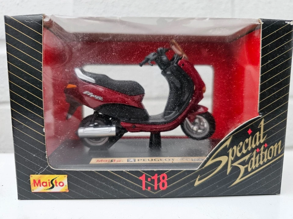 Maisto 1:18 Peugeot Elyseo 125 Scooter Motorbike Motorcycle Model - Image 1 of 1