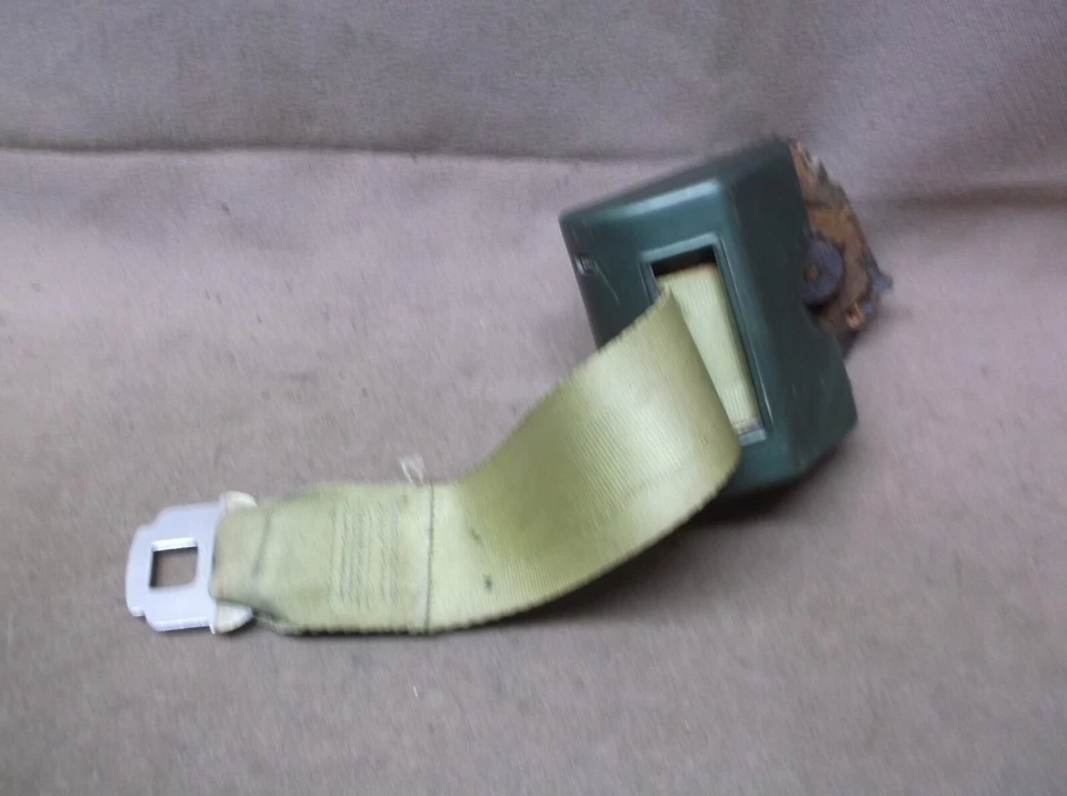 Cinturón de seguridad trasero masculino Mercury Cougar XR7 1973 Ford Mustang Green Bay moldura 10/73 Foto 1 de 4