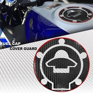 PROTECTOR DE TAPA DE COMBUSTIBLE DEL TANQUE DE GASOLINA NEGRO Y ROJO CROMADO 14-23 YZF R3/MT-03 - Imagen 1 de 4