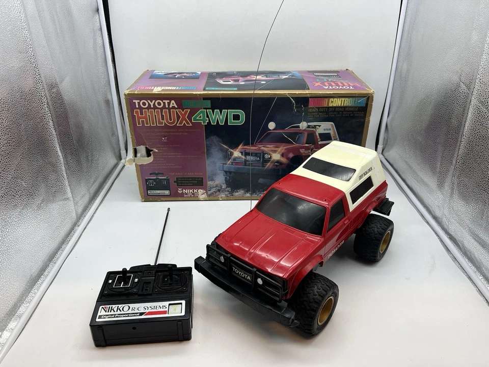 Nikko Toyota Hilux 4WD Scala 1/10 Radio Controlled Off Road Special Vintage 1985 - Immagine 1 di 4
