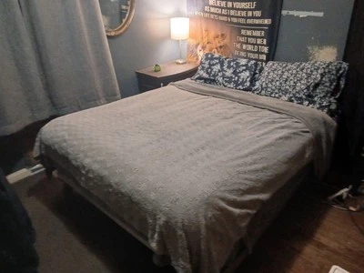 Cama con número de cama tamaño queen Foto 1 de 2