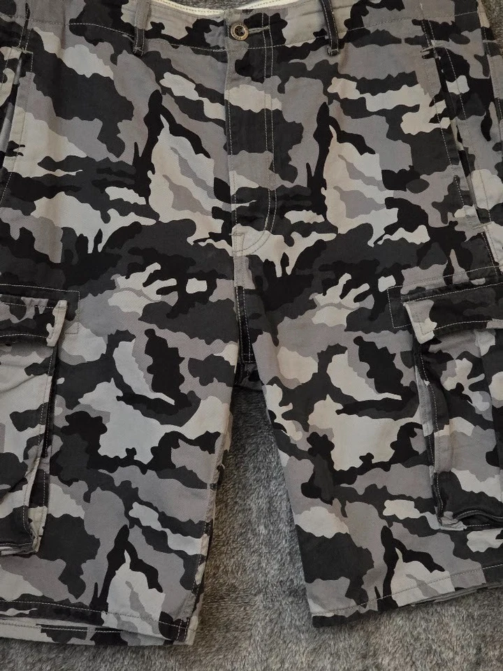  Bermuda cargo camuflada preta cinza masculina original Levis vários bolsos externa  - Imagem 1 de 4
