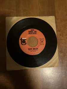 Mary Miller 45 RPM Record Here Cones The Heartache & Goodbye Charlie Tower - Picture 1 of 2