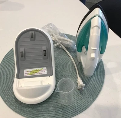 Plancha de vapor inalámbrica Oreck TX 850 con base de alimentación giratoria nueva nunca usada sin caja  Foto 1 de 4