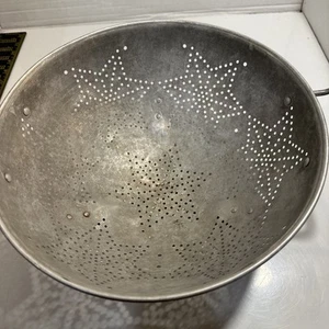 11" 7 Star Colander Aluminum Metal Footed Strainer Handles Farmhouse MCM Vin - Picture 1 of 6
