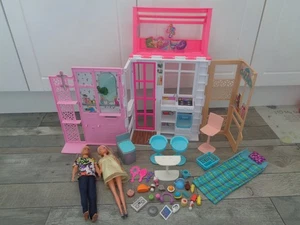 barbie konvolut, Klapphaus mit Möbeln, 2 Puppen + viel Zubehör - Bild 1 von 24