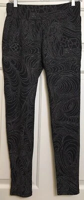 Mossimo M 码黑色白色几何波点运动打底裤女式 — 第 1/4 张图片